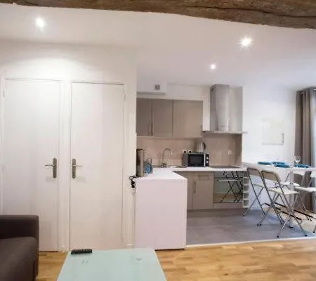 Cmg De - Manteaux Apartment Paris